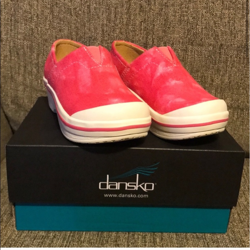 NIB Dansko Slip On Canvas Clogs Vesta Tie Dye Pink